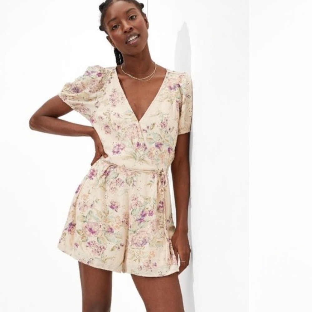 (NWT) American Eagle Floral Romper